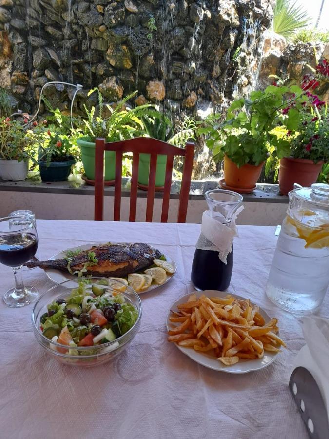 Bar Restorant Hotel Altini فلورا المظهر الخارجي الصورة