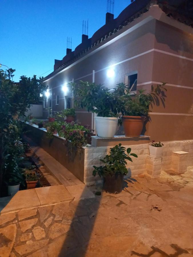 Bar Restorant Hotel Altini فلورا المظهر الخارجي الصورة
