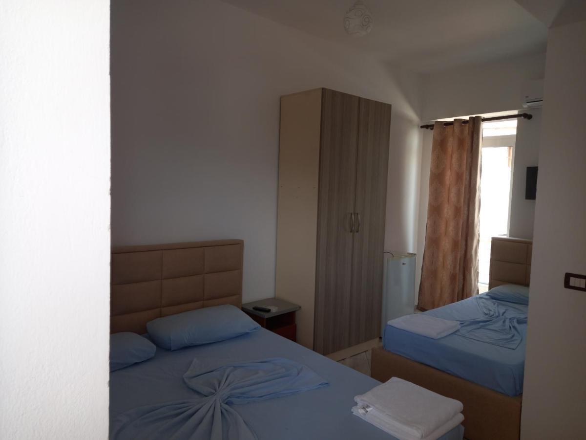 Bar Restorant Hotel Altini فلورا المظهر الخارجي الصورة